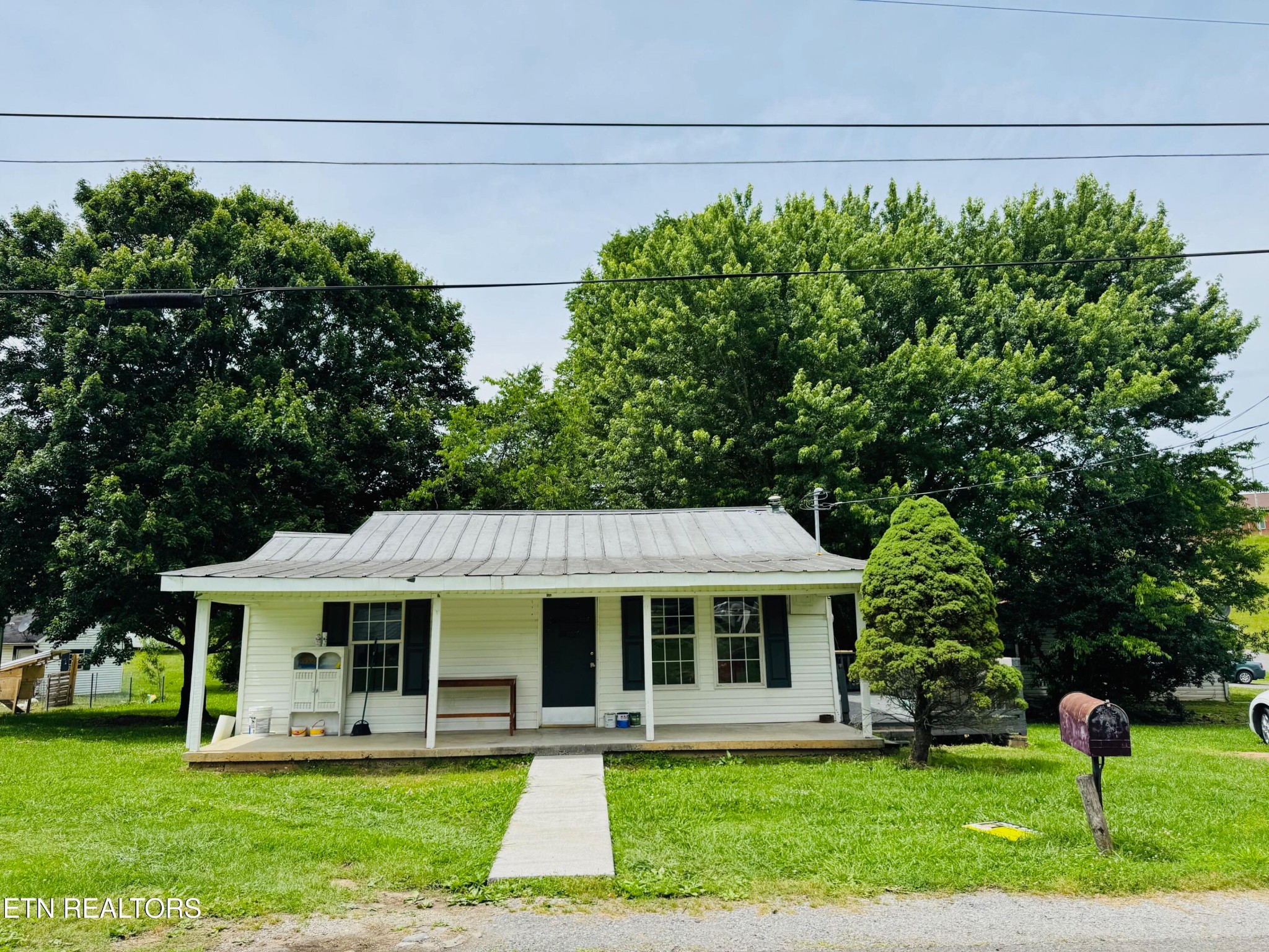 738 Warford Road Newport, TN 37821 - Photo 1 of 17 a front view of a house with garden