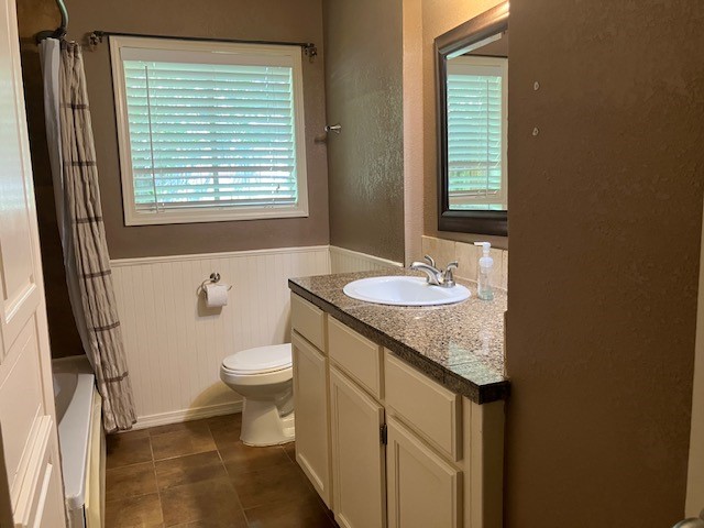 407 Wilson Road Conroe, TX 77301 - Photo 19 of 24 Full bath with spacious vanity and built-in storage.