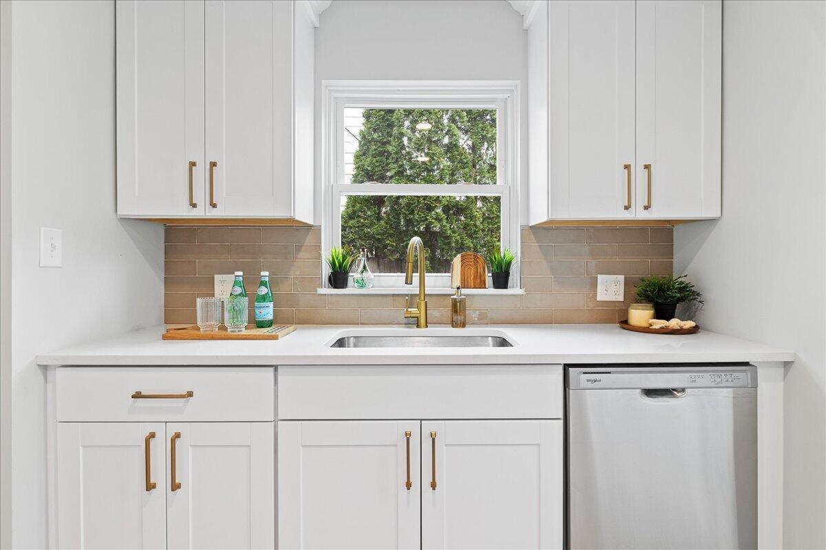 505 Fallis Road Columbus, OH 43214 - Photo 11 of 33 11-Kitchen