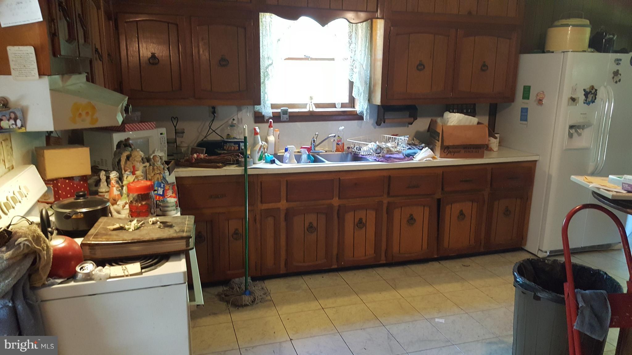 180 Baker Road Fayetteville, PA 17222 - Photo 11 of 18 WOOD CABINETS