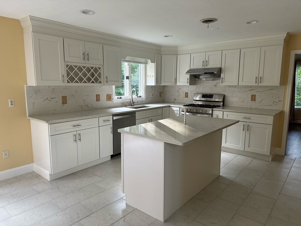 41 Barnard Road Marlborough, MA 01752 - Photo 2 of 17 Gallery Image 2