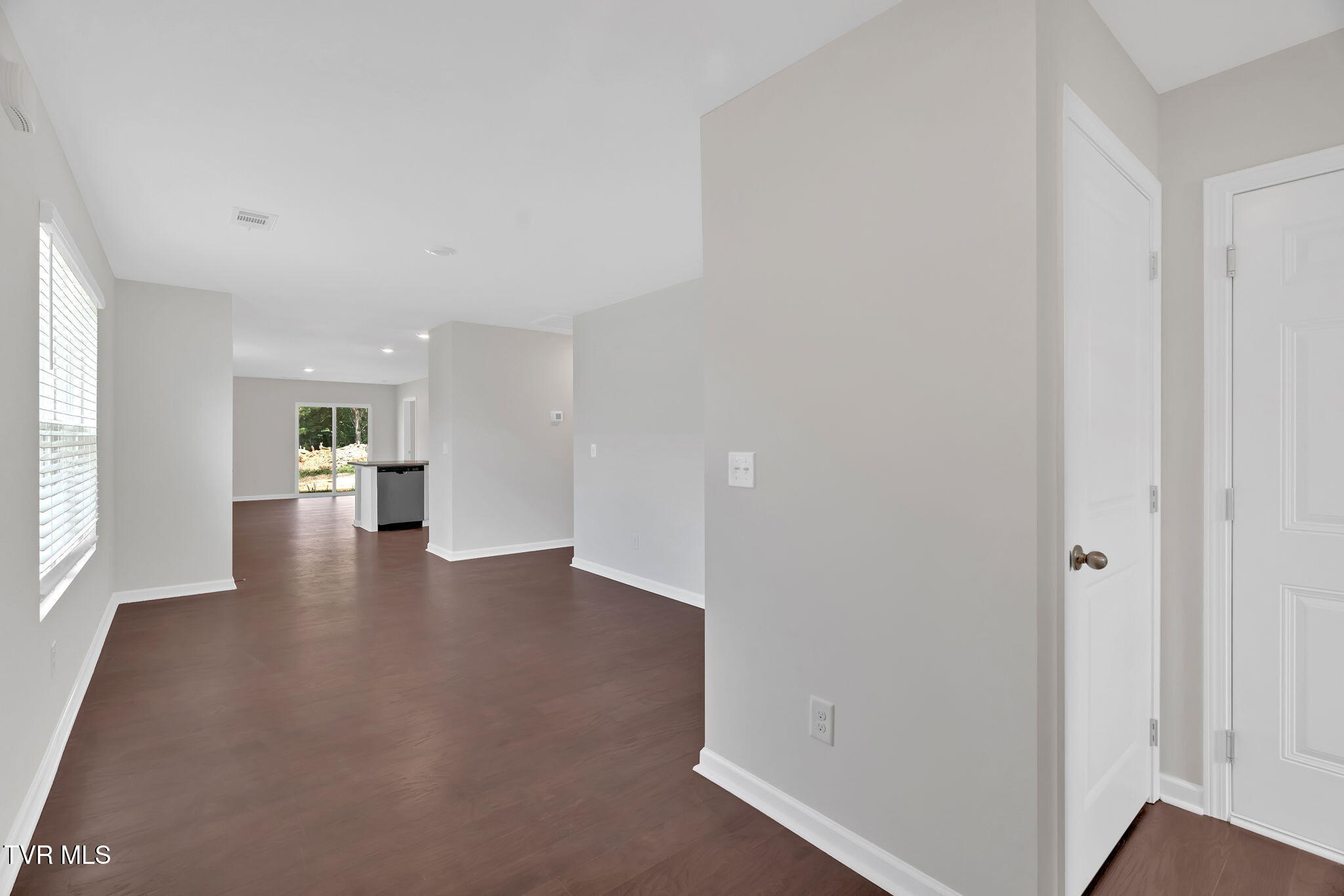 397 Arrowhead Drive Johnson City, TN 37601 - Photo 4 of 26 2-web-or-mls-DSC00859