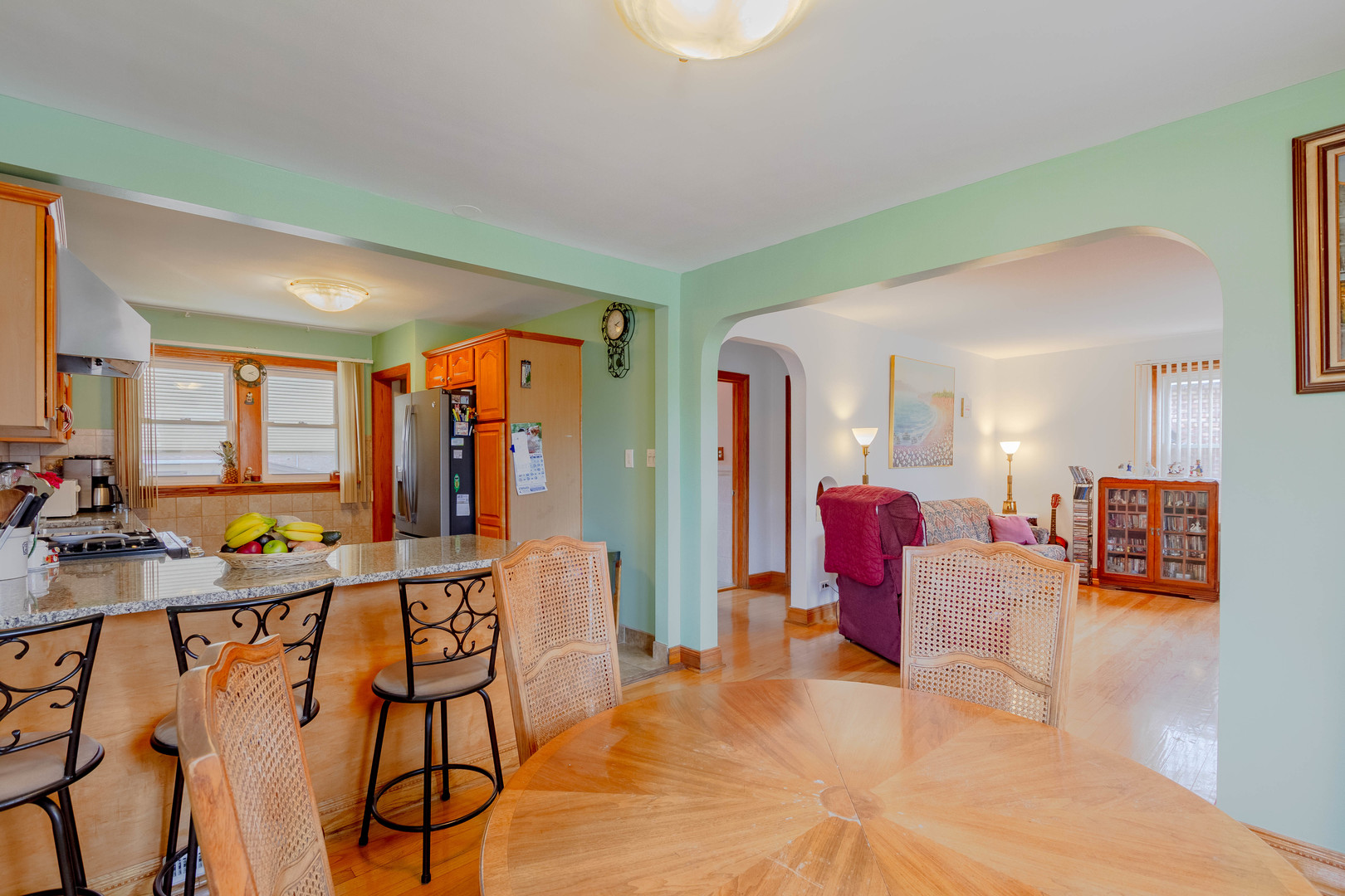 6410 Sinclair Avenue Berwyn, IL 60402 - Photo 14 of 31 a view of a livingroom with furniture and window