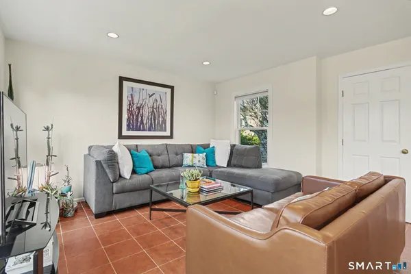 $999,000 | 67 Sigwin Drive, Fairfield, CT 06824