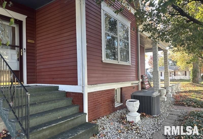 204 North Maple Street Christopher, IL 62822 - Photo 28 of 29 a view of a patio with chairs and potted plants