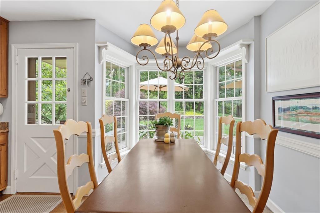 600 Foxhurst Road Pittsburgh, PA 15238 - Photo 12 of 48 Sunny eat -in ding area