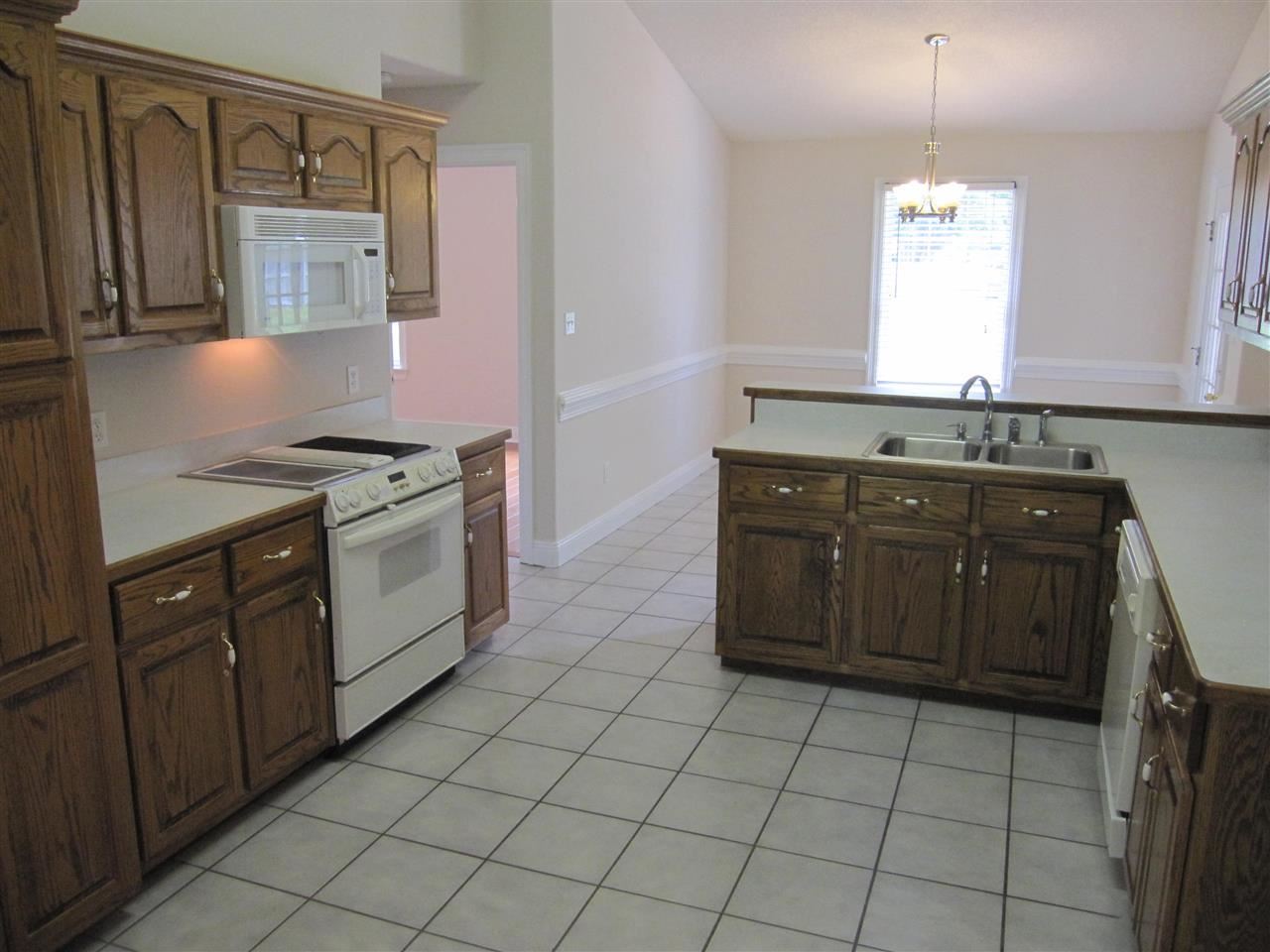 5322 Morgan Ridge Drive Milton, FL 32570 - Photo 11 of 50 Quality Oak cabinets with crown molding.