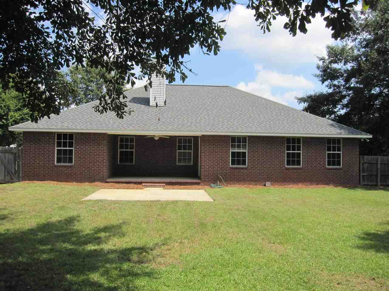 w/a NEW lighted ceiling fan. Open patio 15 x 12.
