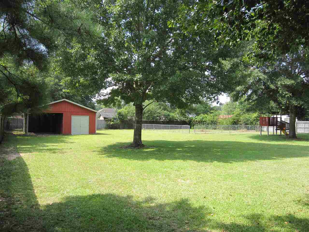 with 28 x 10.6 RV or boat parking & a lean too.