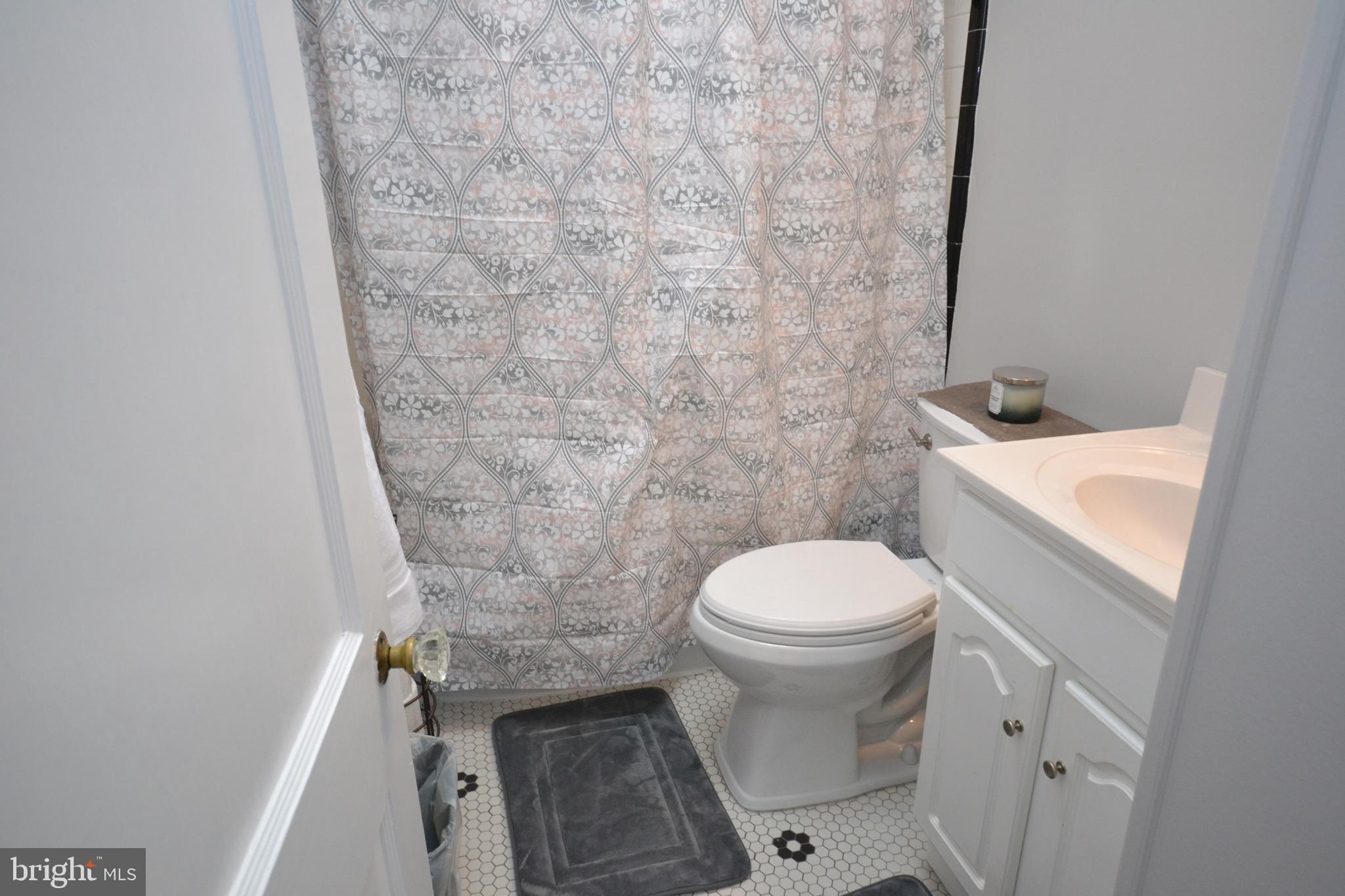 6835 Belclare Road Baltimore, MD 21222 - Photo 19 of 29 Charming full bath - new toilet, tile, skylight...