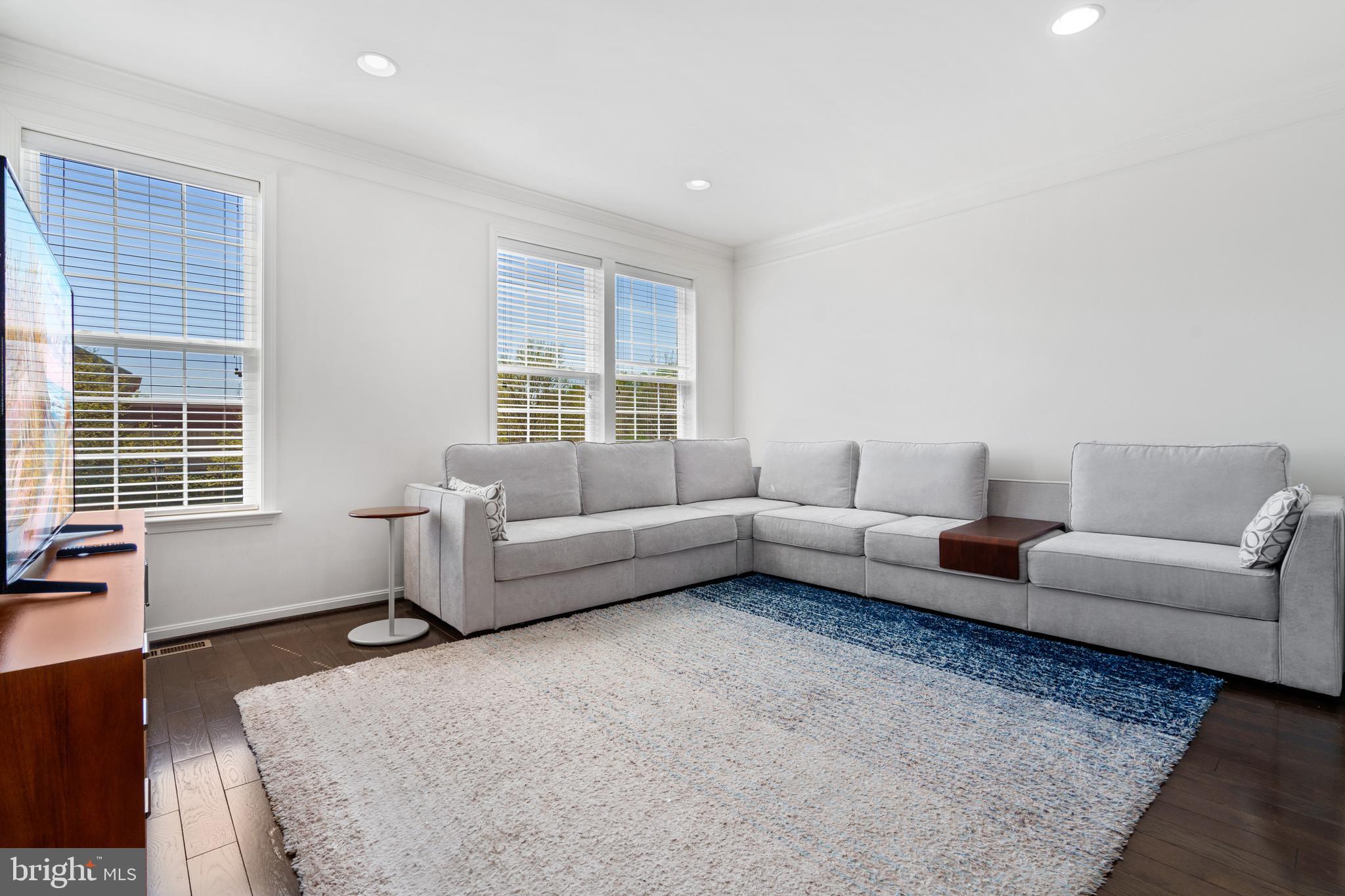 16038 Madison Ridge Place Gainesville, VA 20155 - Photo 4 of 43 Gallery Image 4