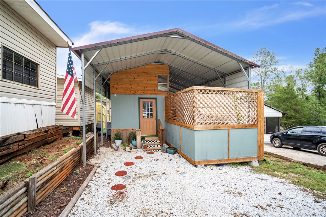 1204 Hanover Drive Westminster, SC 29693 - Photo 2 of 26