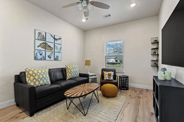 $249,900 | 210 Hiland Lane, Pottsboro, TX 75076