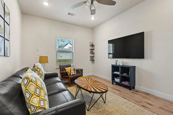 $249,900 | 210 Hiland Lane, Pottsboro, TX 75076