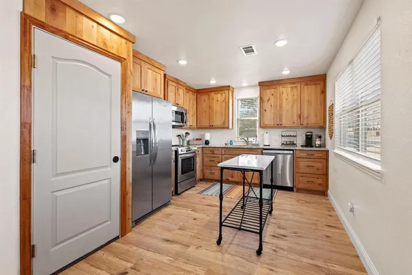 $249,900 | 210 Hiland Lane, Pottsboro, TX 75076