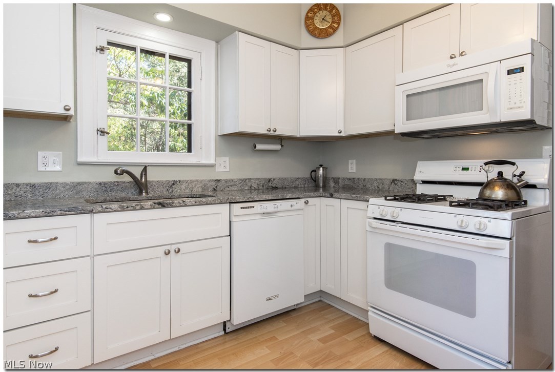 3366 Dorchester Road Cleveland, OH 44120 - Photo 9 of 30
