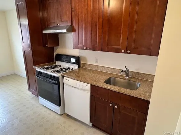 $2,600 | 25-44 81st Street, Unit 2 | Jackson Heights