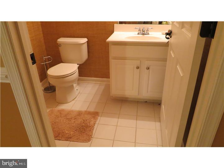 3 Lardner Road Burlington, NJ 08016 - Photo 24 of 28 Charming bathroom with warm tones.