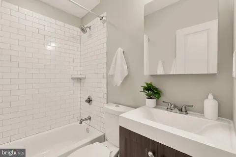 $549,000 | 1018 13th Street Southeast, Unit 2, Washington, DC 20003