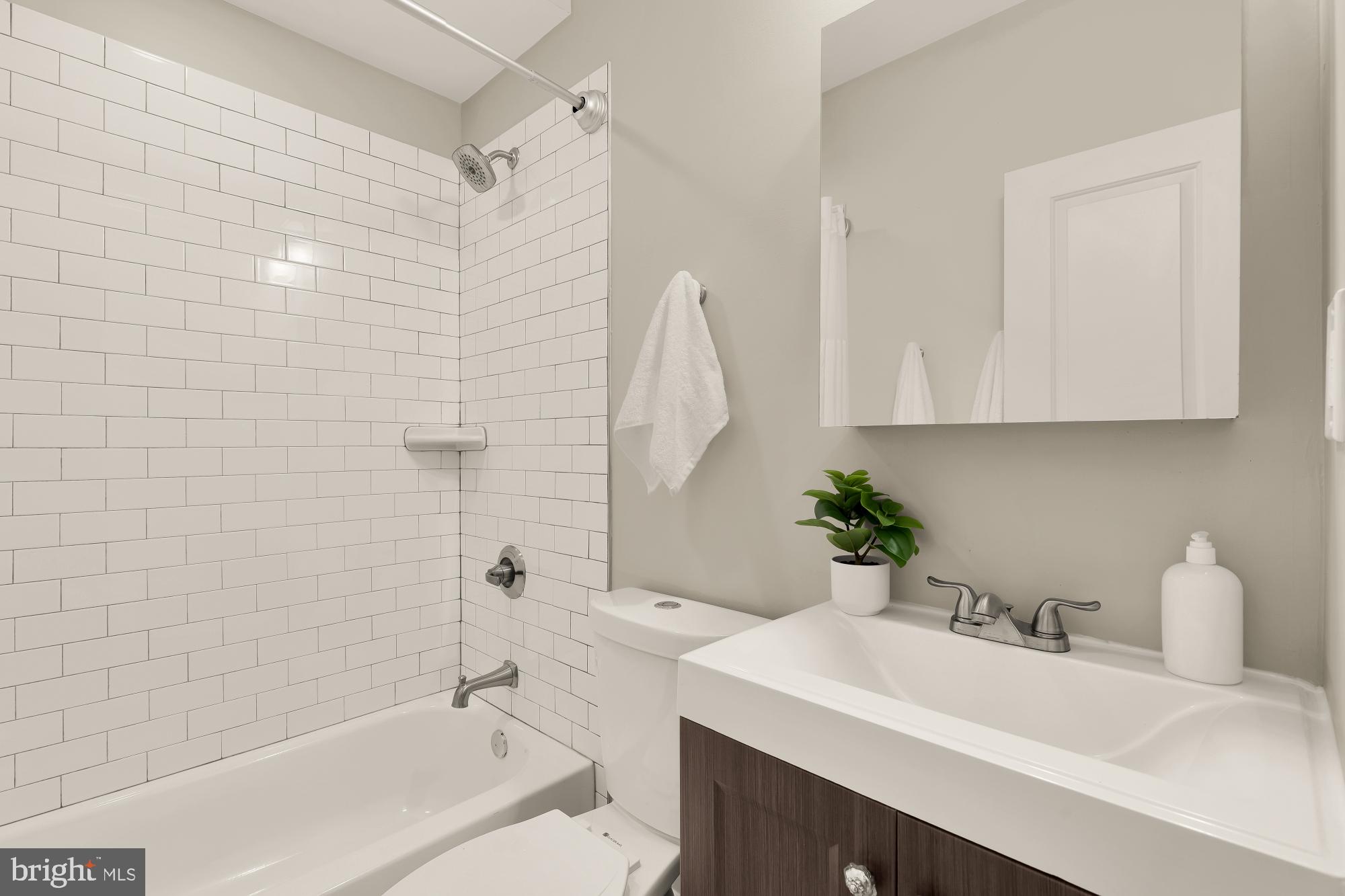 1018 13th Street Southeast, Unit 2 Washington, DC 20003 - Photo 19 of 22