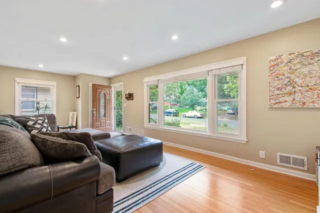 $3,000 | 1605 Pennsylvania Avenue South, St. Louis Park, MN 55426