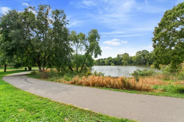 $3,000 | 1605 Pennsylvania Avenue South, St. Louis Park, MN 55426