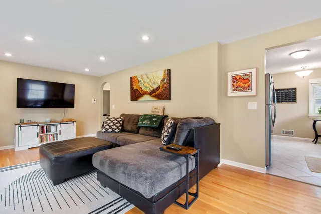 $3,000 | 1605 Pennsylvania Avenue South, St. Louis Park, MN 55426