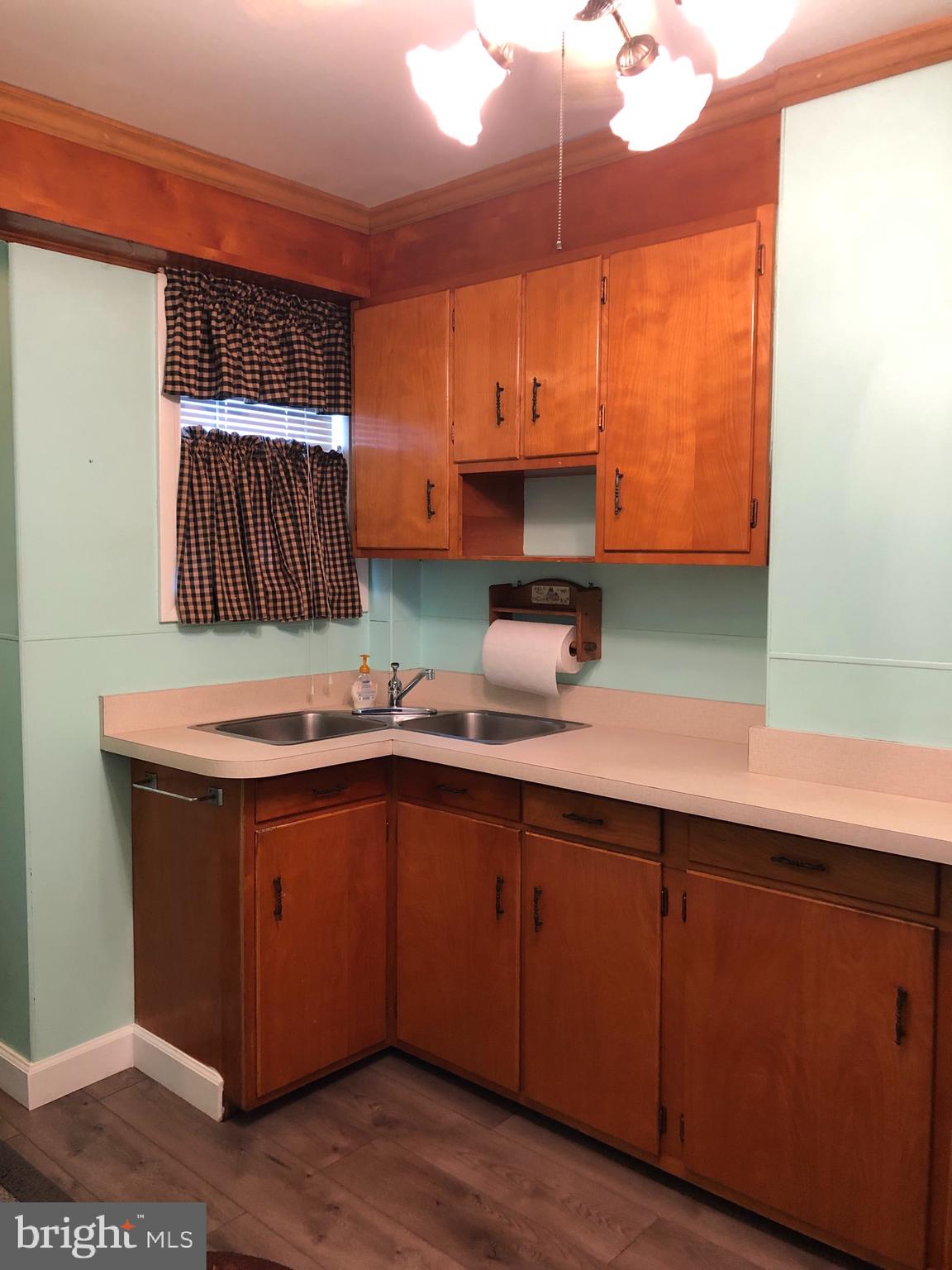 6 Flagship Road Baltimore, MD 21222 - Photo 10 of 28 KITCHEN