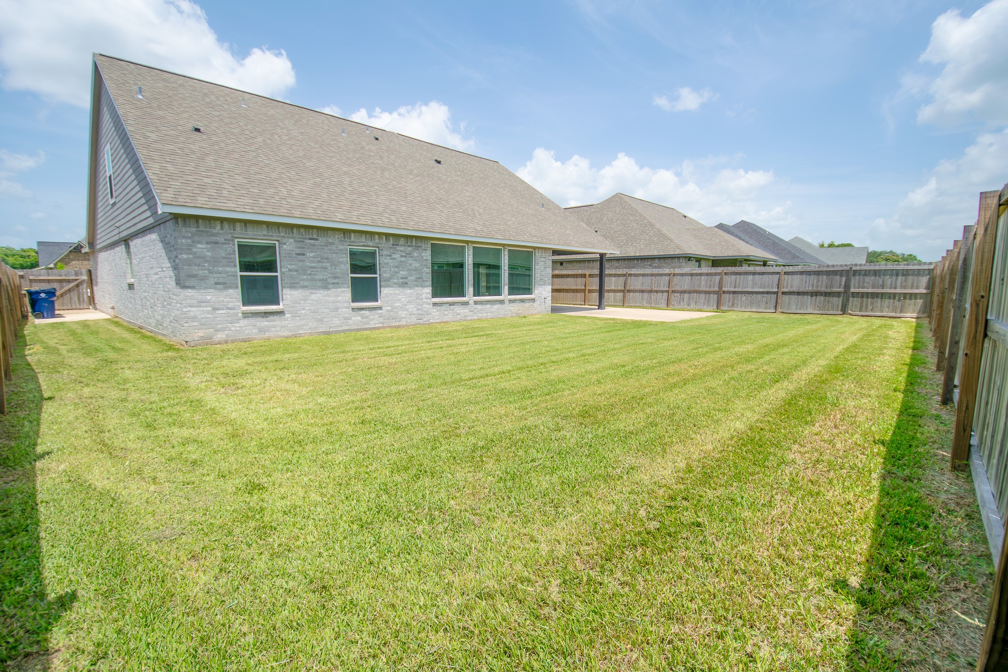 16 Greystone Court Angleton, TX 77515 - Photo 37 of 43 Gallery Image 37