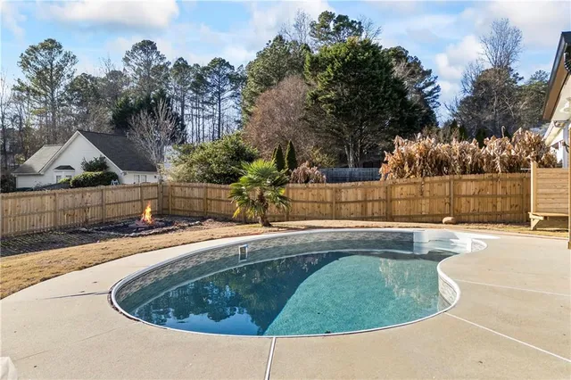 $2,550 | 367 Ayelsbury Court, Sugar Hill, GA 30518