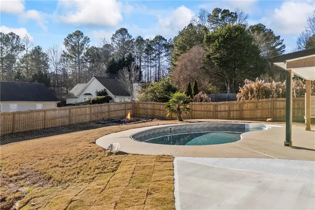 $2,550 | 367 Ayelsbury Court, Sugar Hill, GA 30518