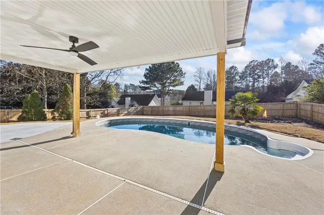 $2,550 | 367 Ayelsbury Court, Sugar Hill, GA 30518