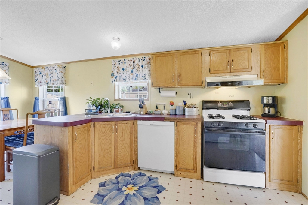 27 Somerset Road Chicopee, MA 01020 - Photo 23 of 33