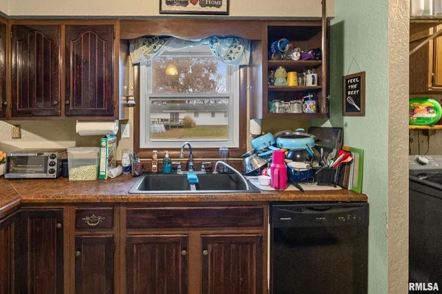 $119,900 | 103 Middleton Street, Iuka, IL 62849