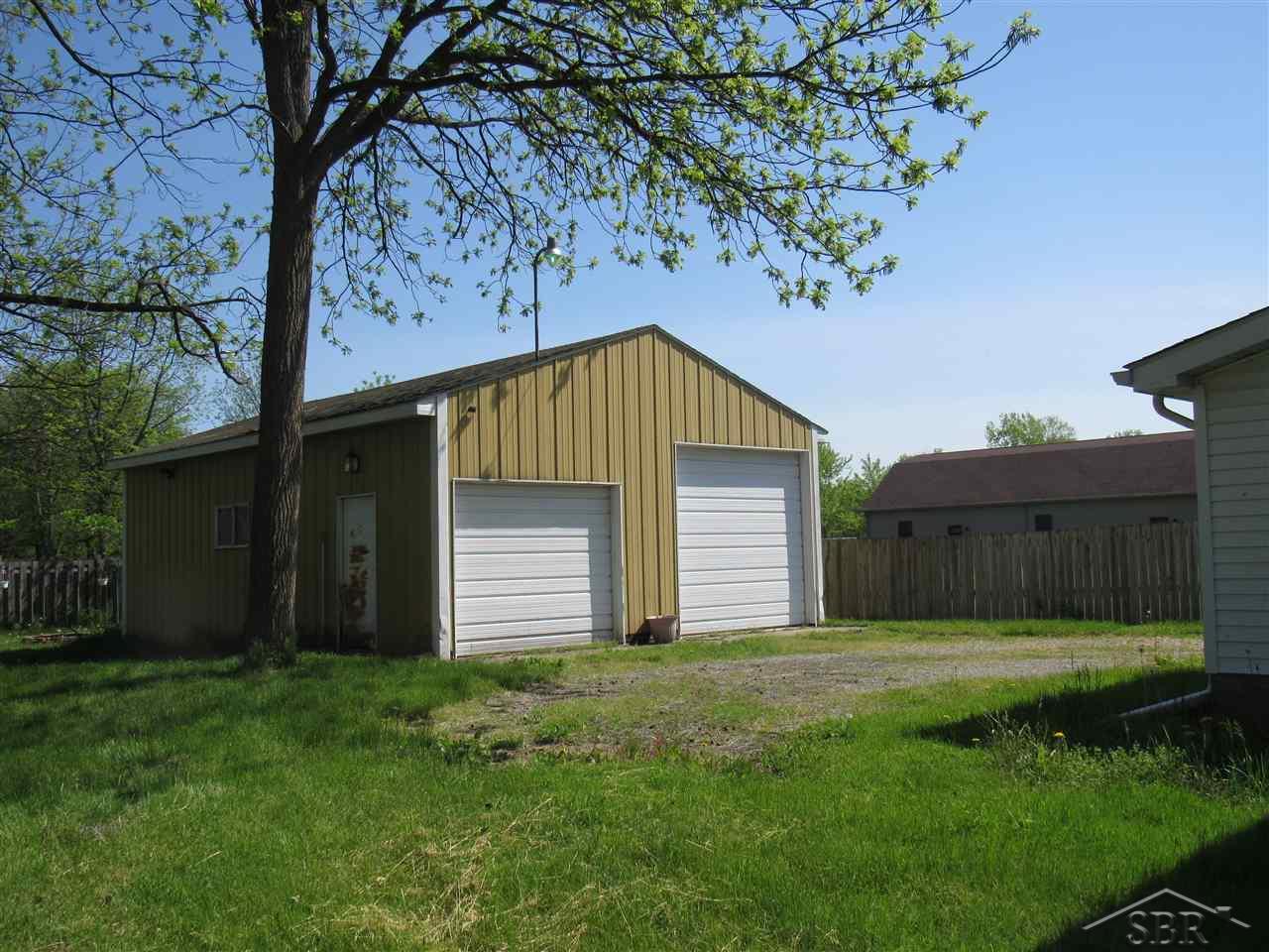 2121 King Road Saginaw, MI 48601 - Photo 7 of 26 31338061-6.JPG