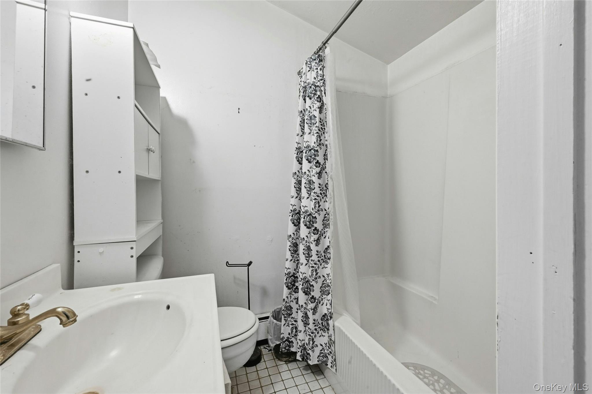 54 Cove Road Huntington, NY 11743 - Photo 12 of 24 Bathroom - Cottage