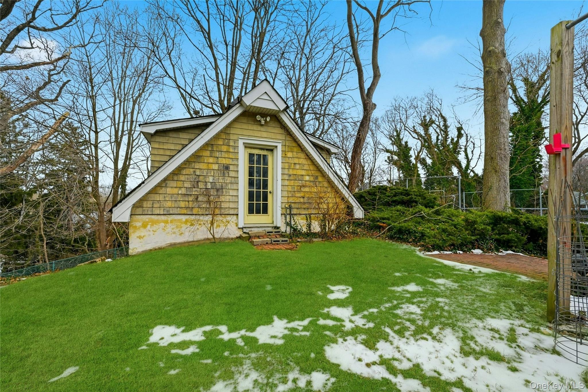 54 Cove Road Huntington, NY 11743 - Photo 14 of 24 Paddle Hut/Pool House