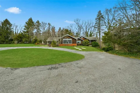 $1,575,000 | 54 Cove Road, Huntington, NY 11743