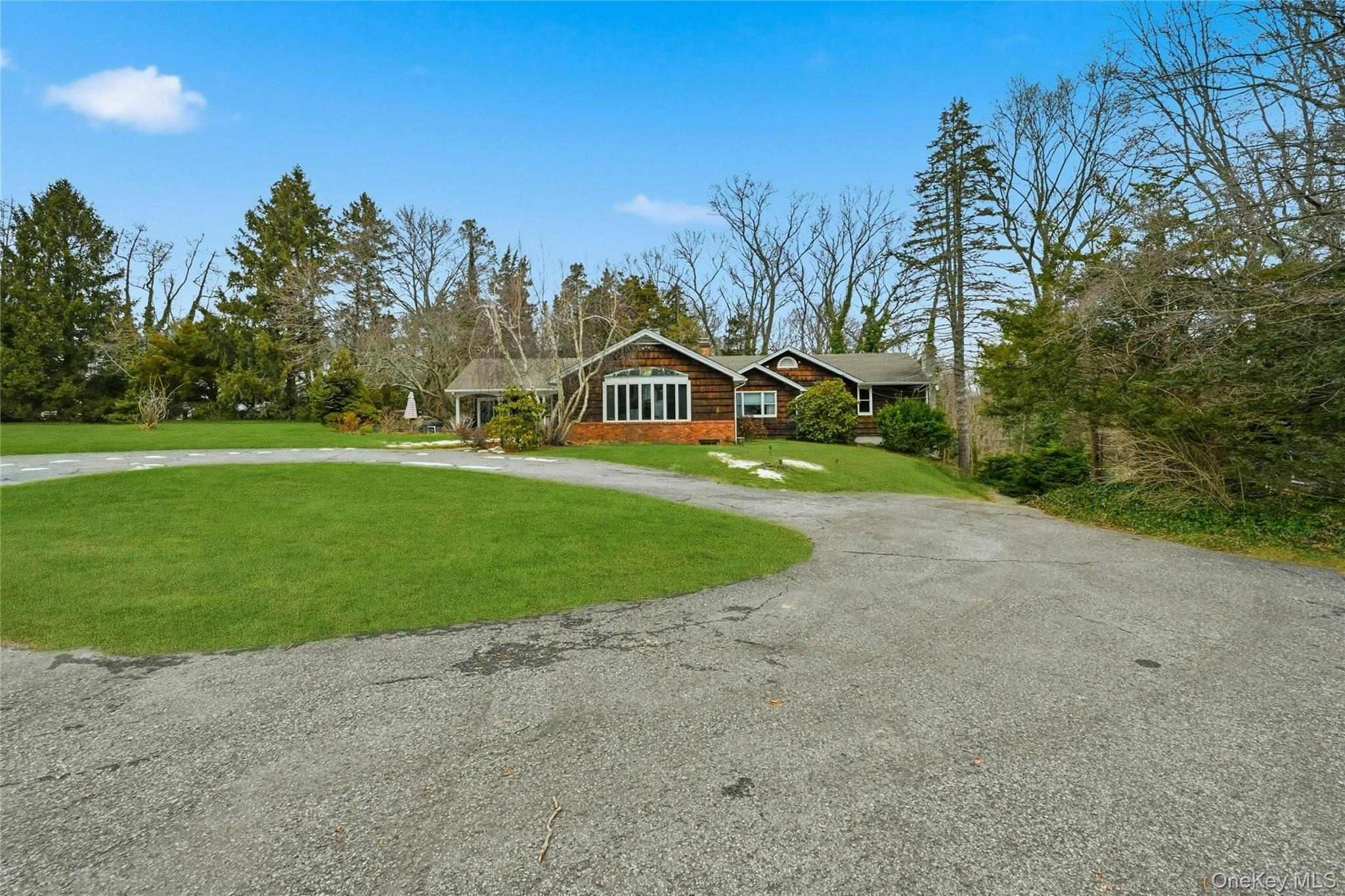 54 Cove Road Huntington, NY 11743 - Photo 17 of 24 Circular Driveway