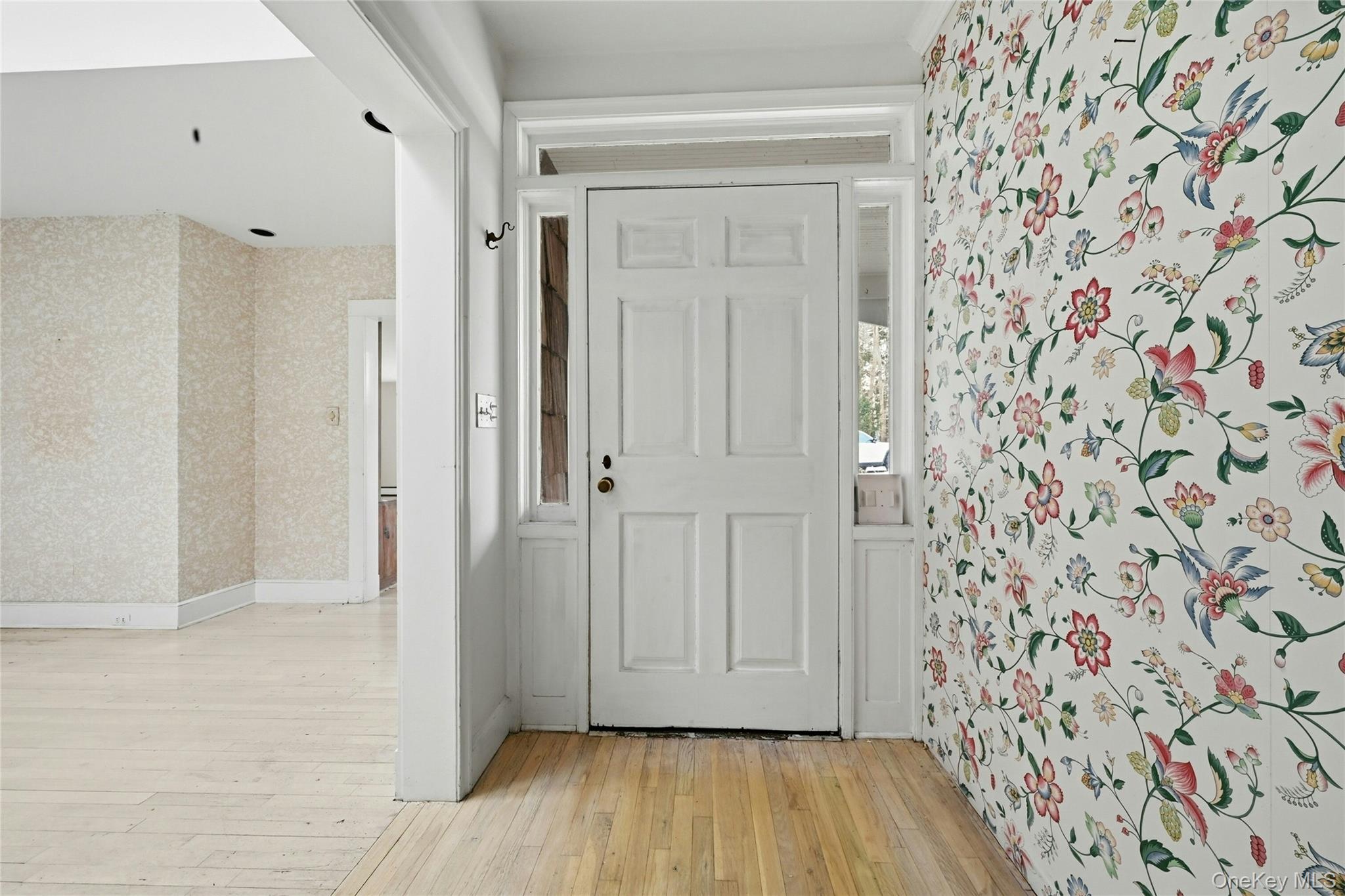 54 Cove Road Huntington, NY 11743 - Photo 18 of 24 Main House Entrance