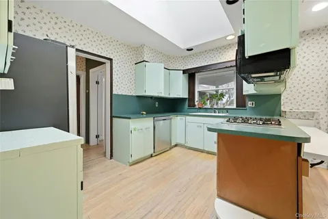 $1,575,000 | 54 Cove Road, Huntington, NY 11743