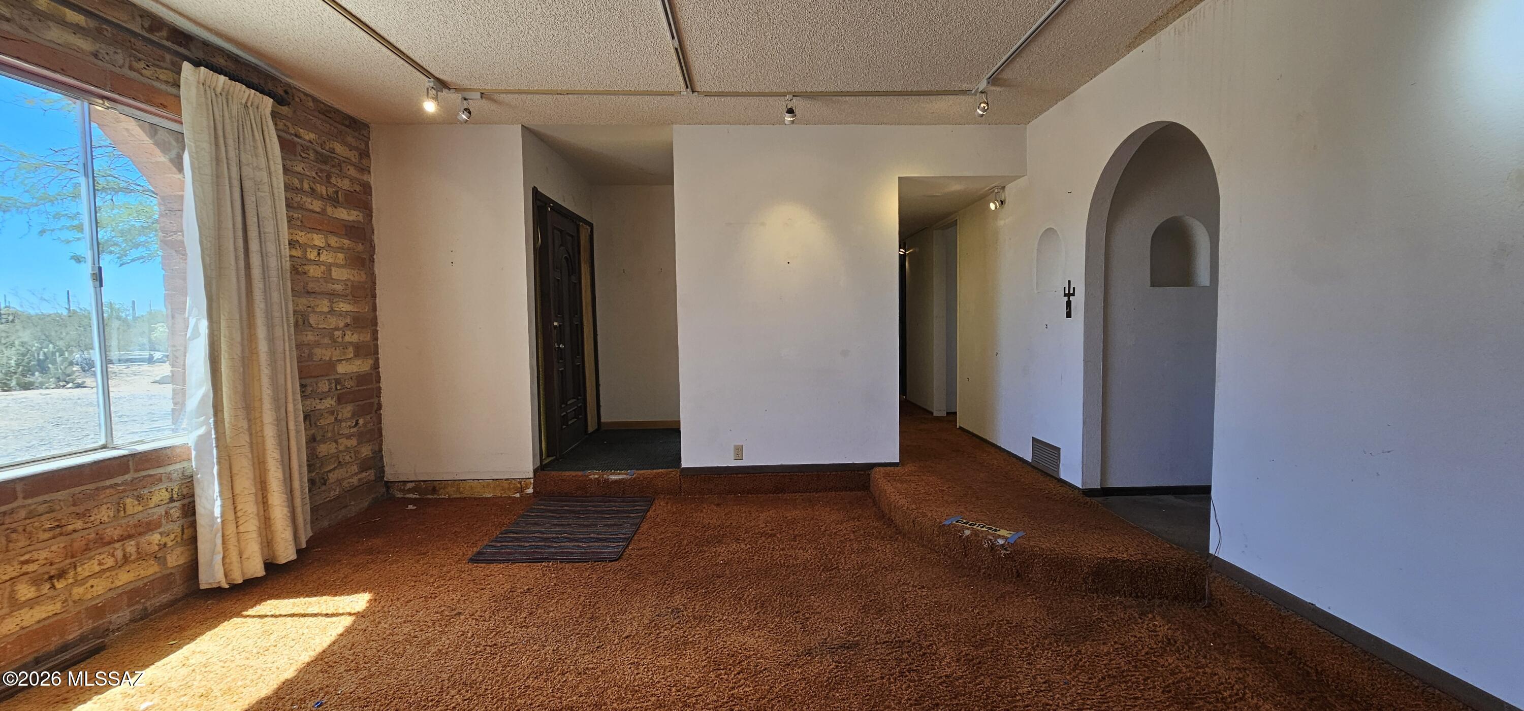 4441 North Sanders Road Tucson, AZ 85743 - Photo 5 of 40 Living Room -angle3