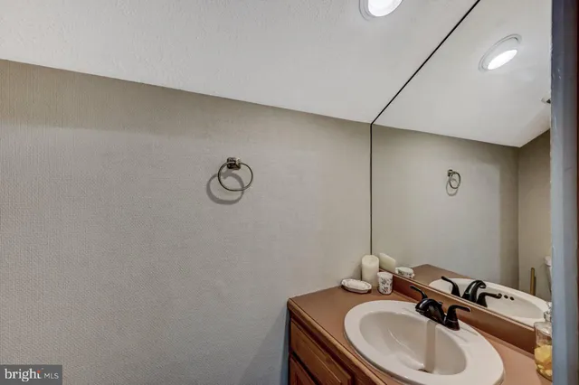 $199,000 | 390 Snow Ridge Cir Lake, Lake Harmony, PA 18624