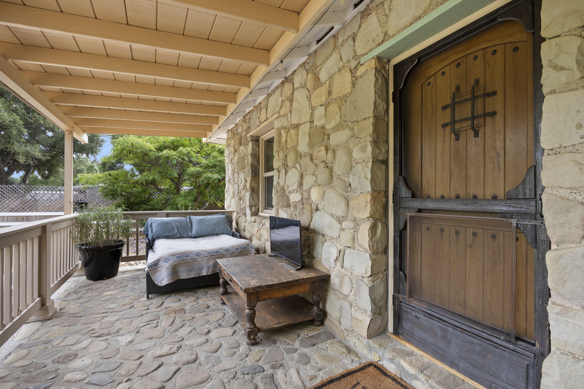 335 Burnham Road Oak View, CA 93022 - Photo 14 of 50 6a-web-or-mls-UpmarketMedia_335B-54