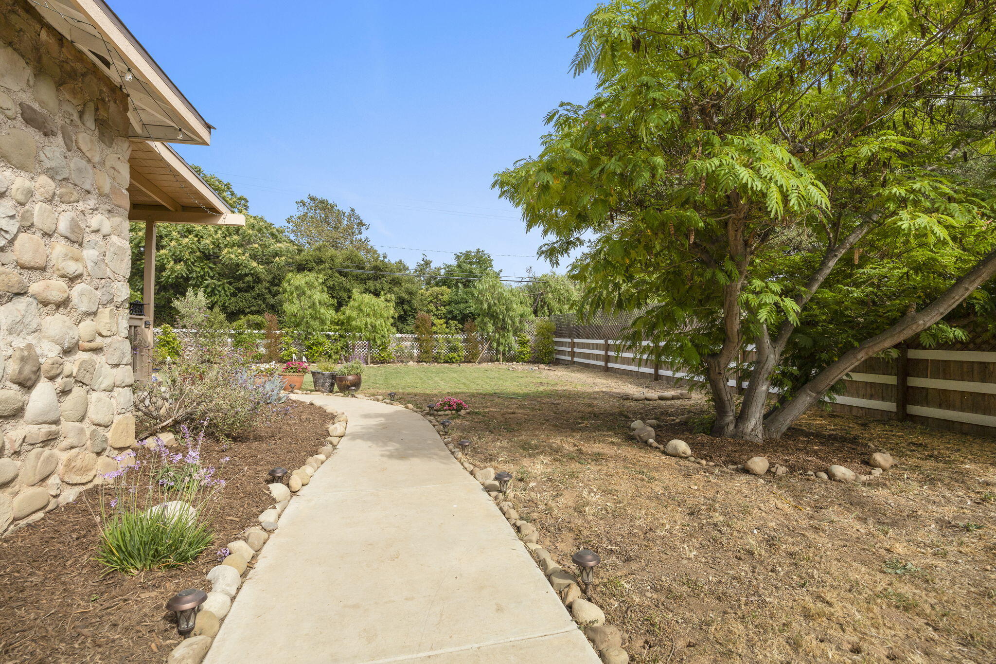 335 Burnham Road Oak View, CA 93022 - Photo 39 of 50 25-web-or-mls-UpmarketMedia_335B-84