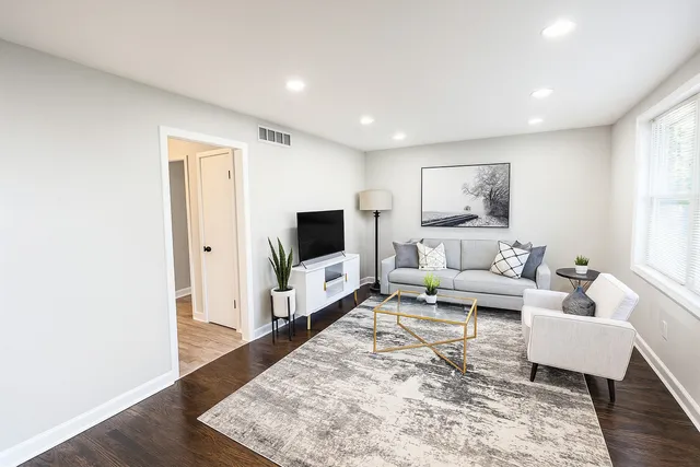 $269,000 | 494 Buffalo Avenue, Calumet City, IL 60409