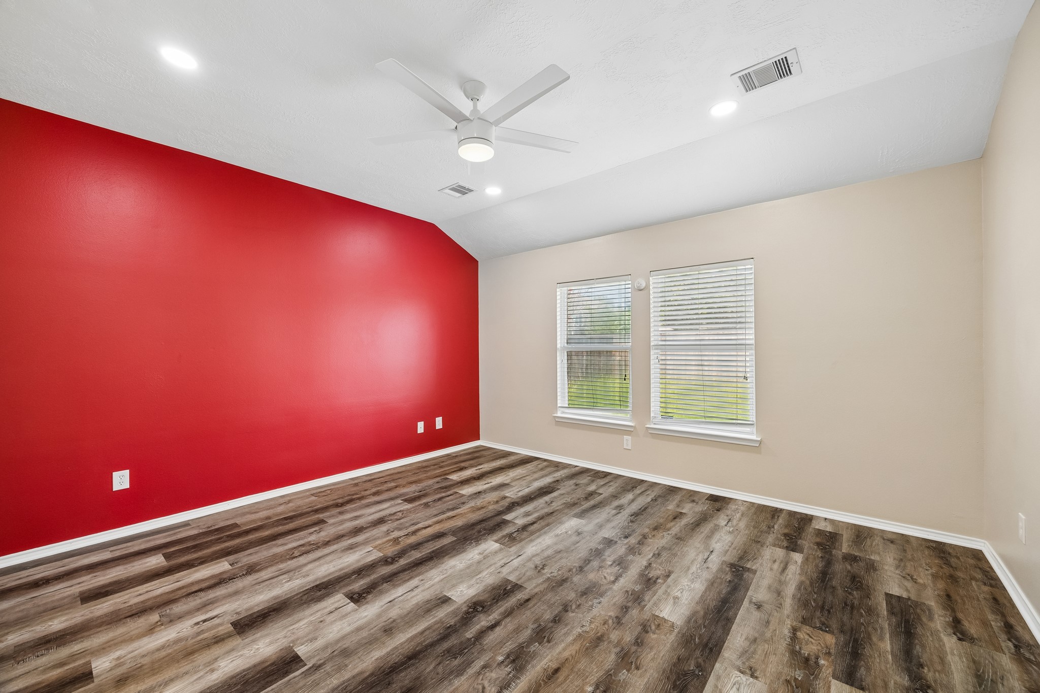 20110 Saddle Ranch Drive Humble, TX 77338 - Photo 4 of 15 Primary bedroom downstairs