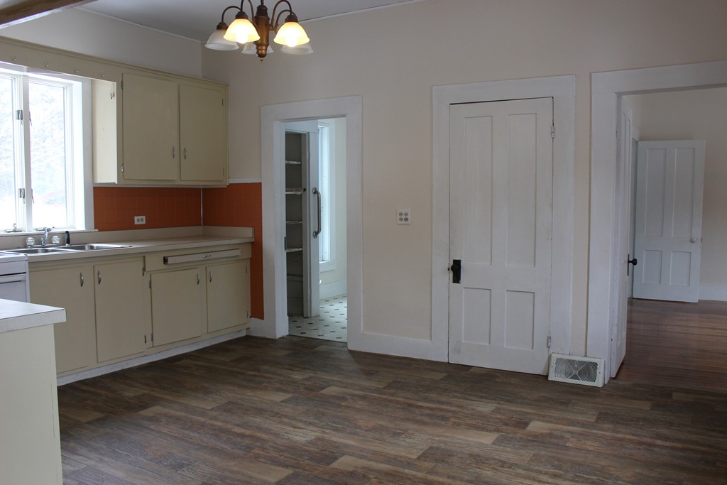 1595 South Athol Road Athol, MA 01331 - Photo 4 of 20