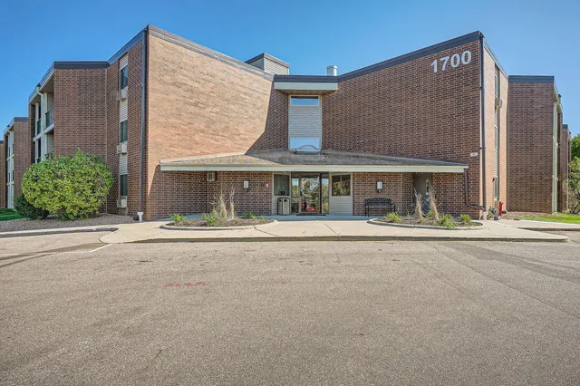 $110,000 | 1700 Four Oaks Road, Unit 314B, Eagan, MN 55121