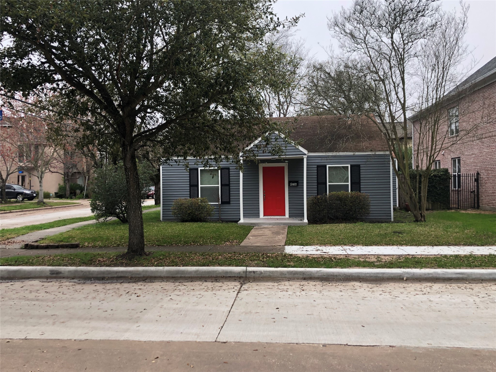 4236 Ruskin Street Houston, TX 77005 - Photo 2 of 19 Traditional W.U. cottage.